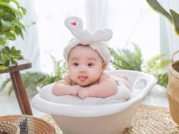 Tên đệm cho con gái tên Oanh hay. Con gái tên Oanh