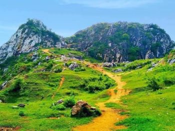 Du lịch Núi Trầm.
